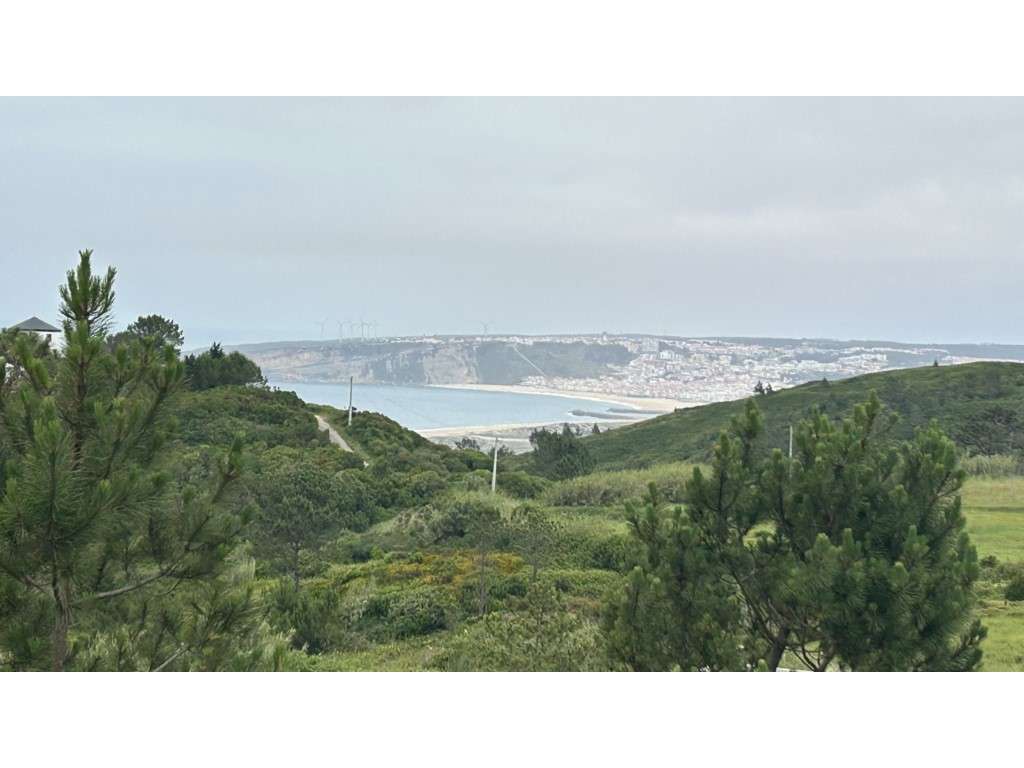 Terreno de exceção na Nazaré, com vista mar e projeto aprovado!-0