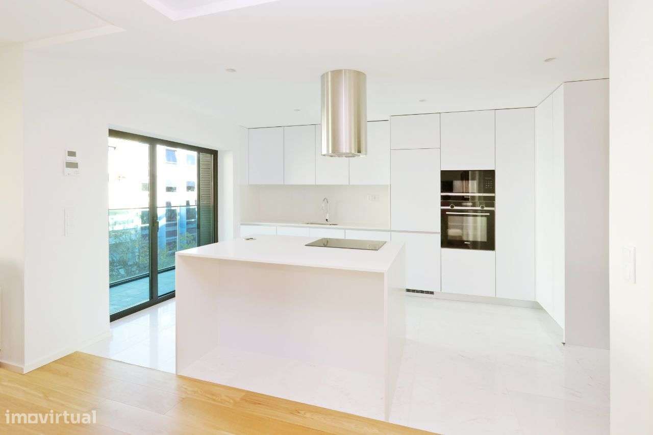 Apartamento T2 com 110m2 no edifício Varino 04-3