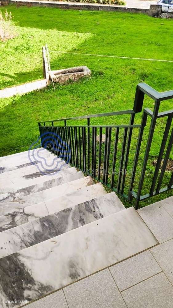 No centro de Torre de D. Chama, moradia com mais de 1500m2 de terreno - Grande imagem: 5/26