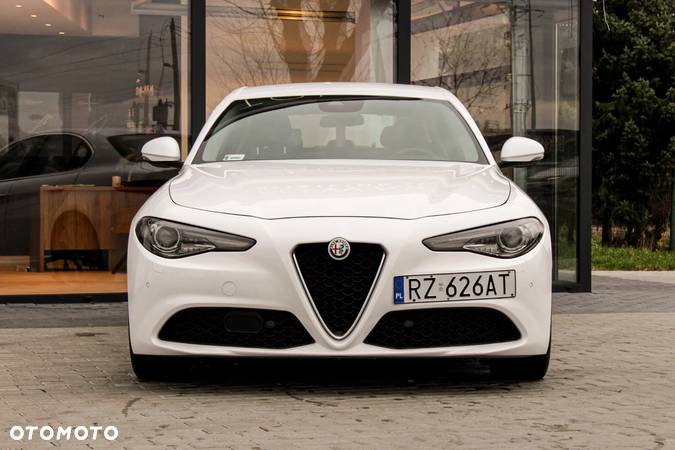 Alfa Romeo Giulia - 1