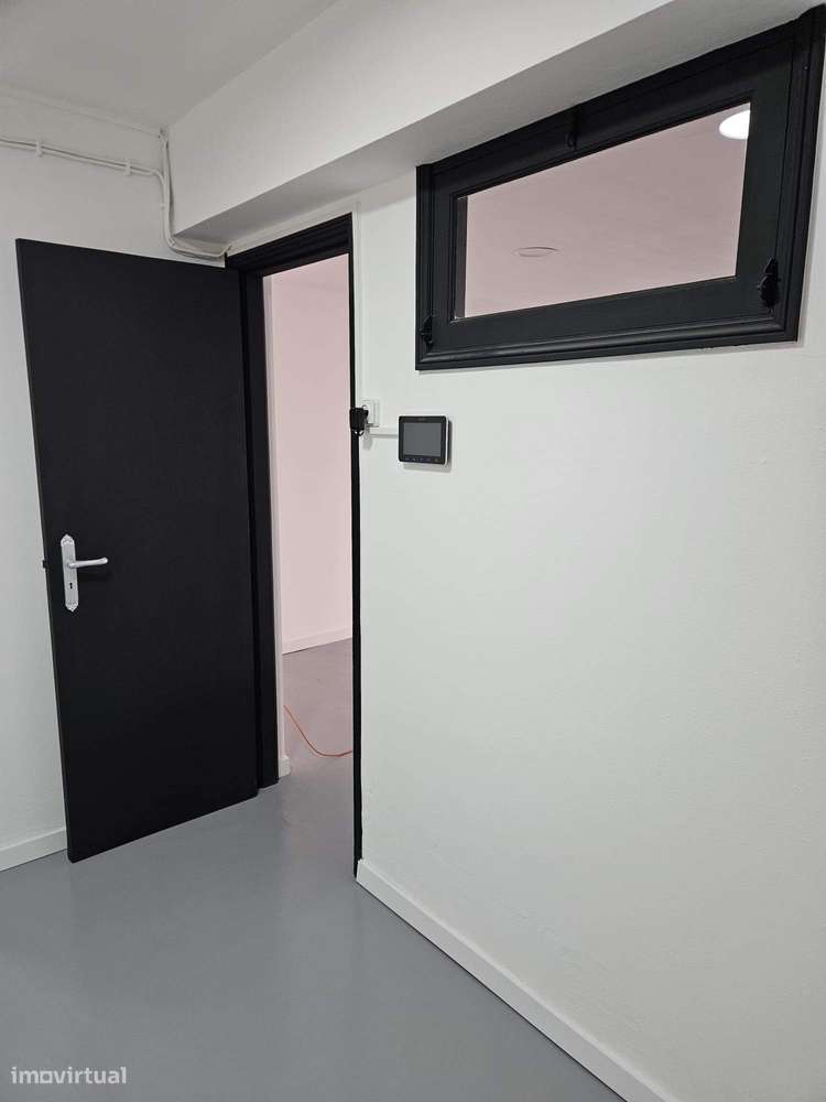 Garagem/Armazém para Venda – Totalmente Restaurado-23