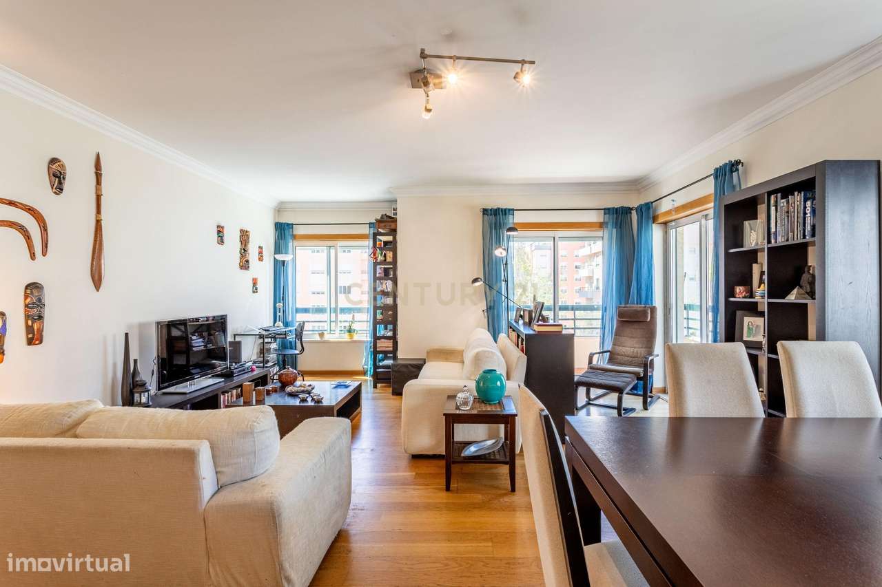 T2 com varanda, arrecadação e lugar de garagem – Rua São Bento Menni, - Grande imagem: 4/31