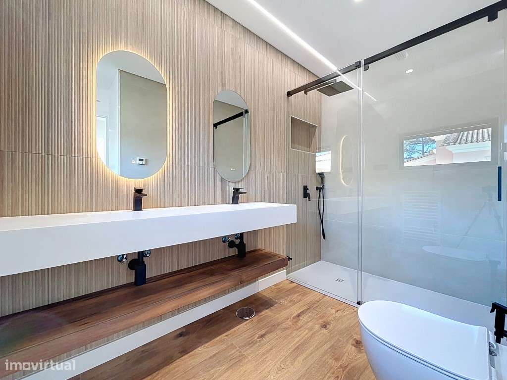 Moradia T5 na Aroeira - Charneca da Caparica.-16