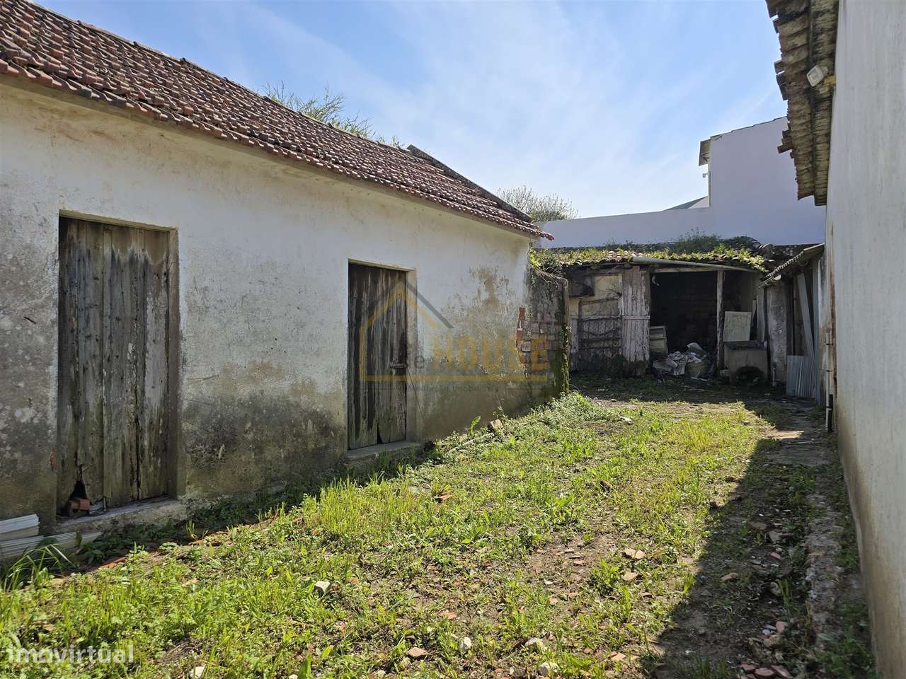 Moradia para recuperar próxima da Lourinhã - Grande imagem: 4/15