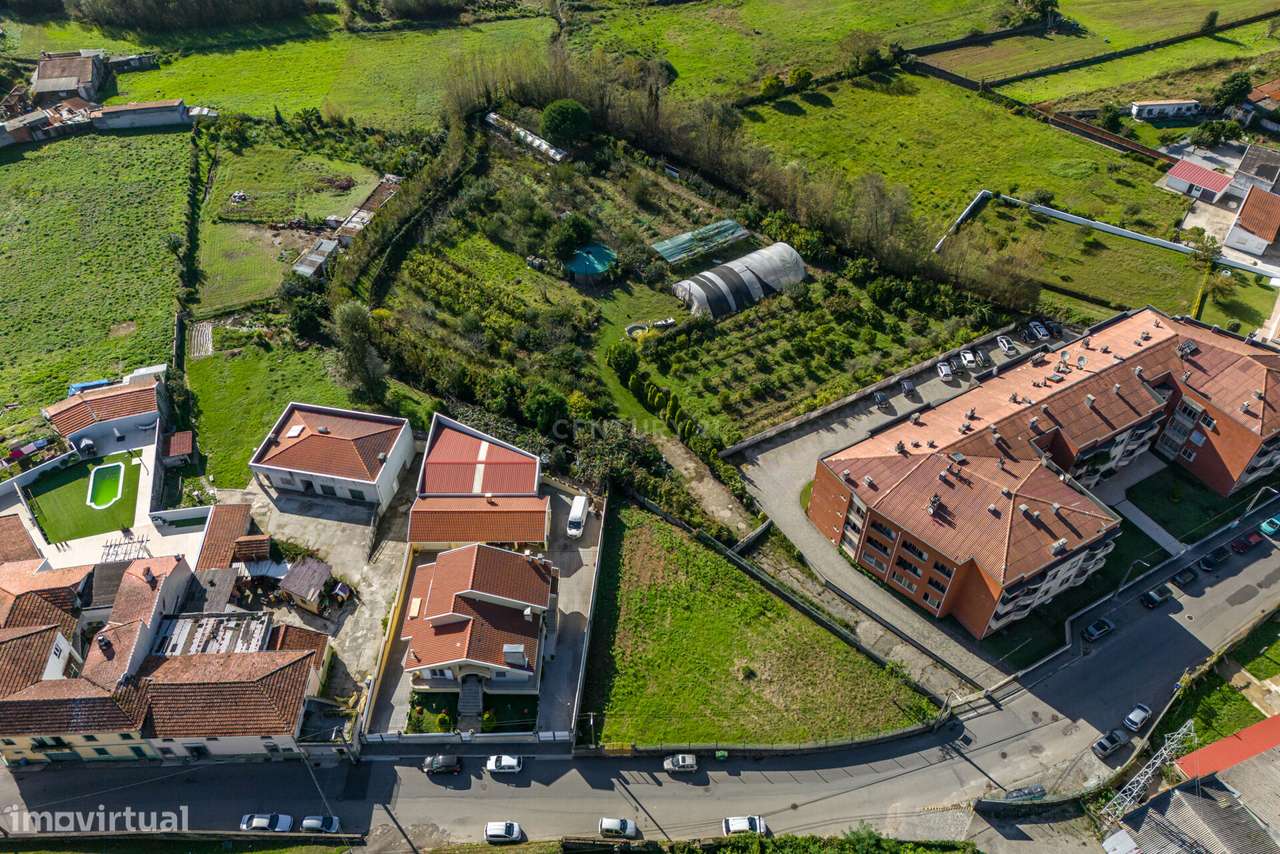 Terreno Rústico com árvores de Fruto em Serzedo Vila Nova de Gaia - Grande imagem: 4/7