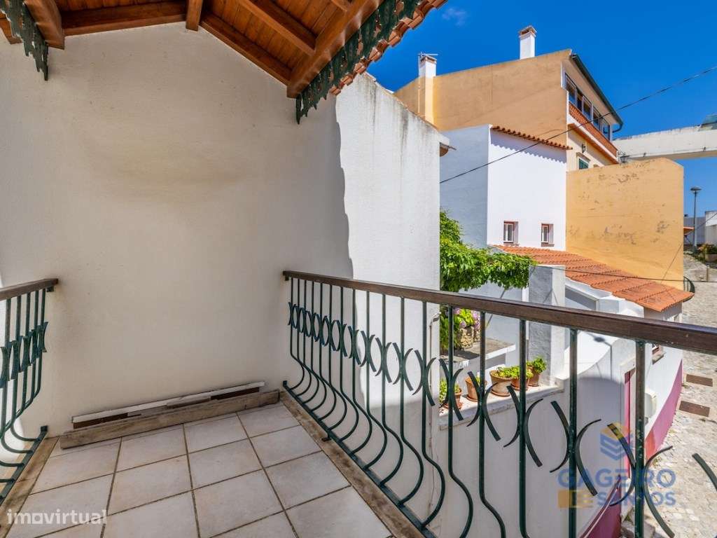 Apartamento Único com Charme Histórico e Conforto Moderno a Passos ...-45