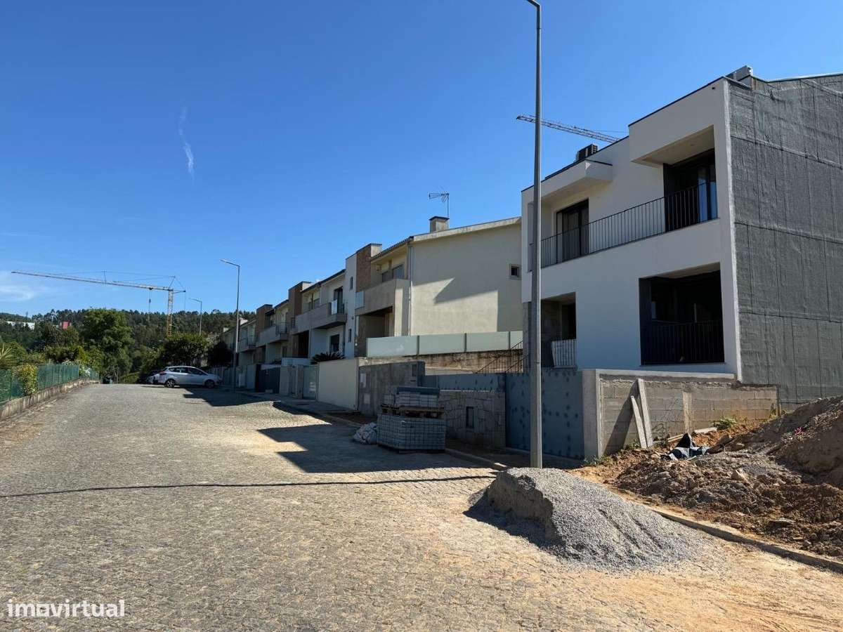 Terreno urbano com acesso e serviços - Grande imagem: 2/6