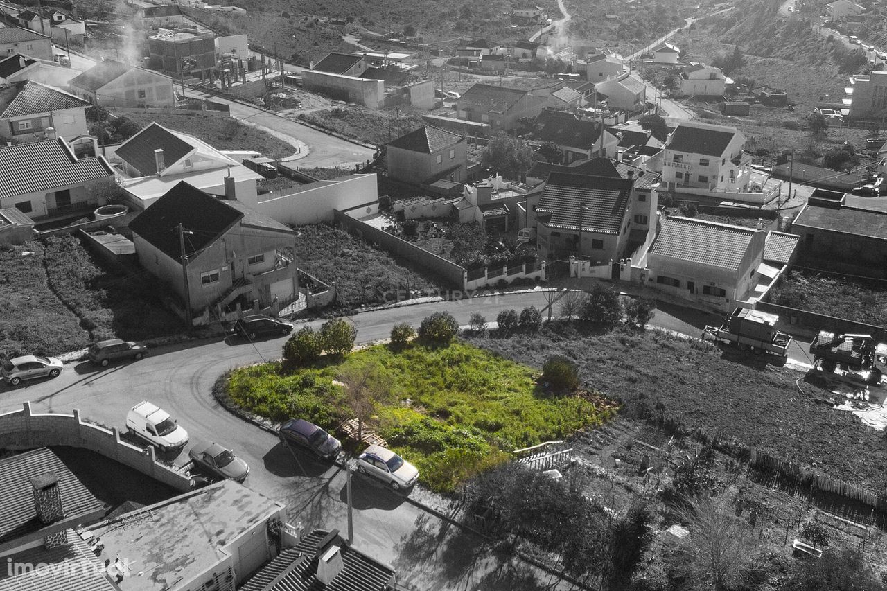 Terreno para Construção de Moradia, em Vialonga, com vista rio.