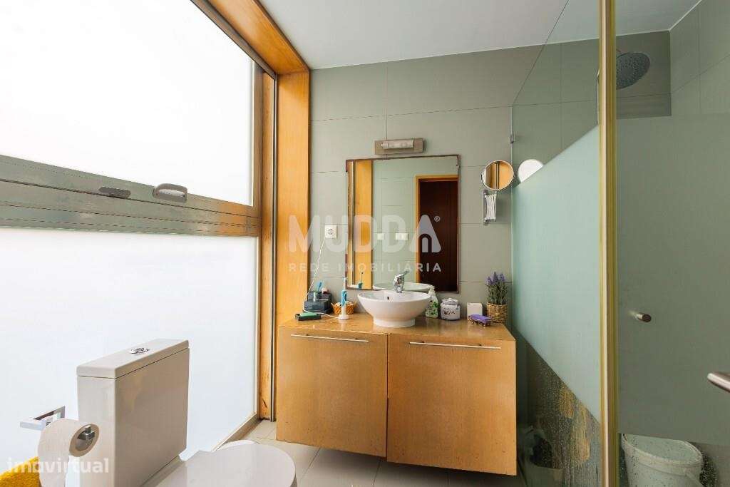 Viver na Torreira: Moradia T4 com Luz Natural e Espaço Exterior Único-35