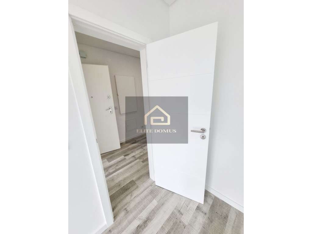 T2 com Terraço, Venteira - Amadora!-13