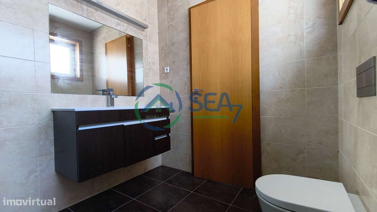 Moradia T6 com grande terreno, Meadela-22