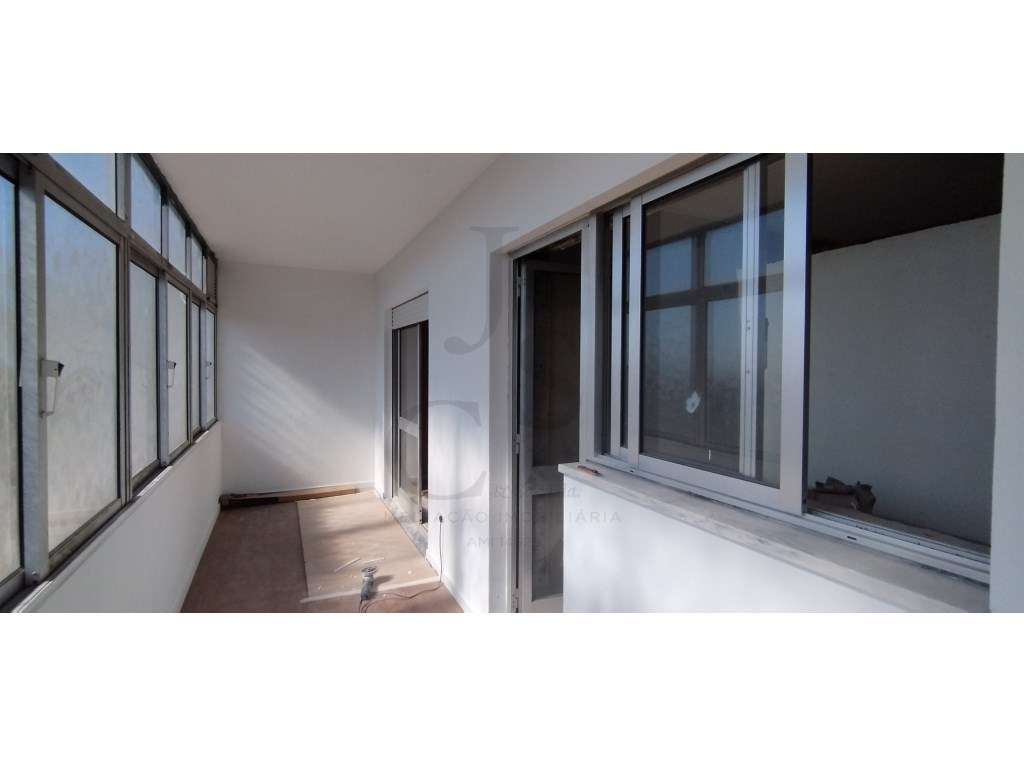 Excelente apartamento T2+1, situado a apenas dois minutos da estaçã...-9