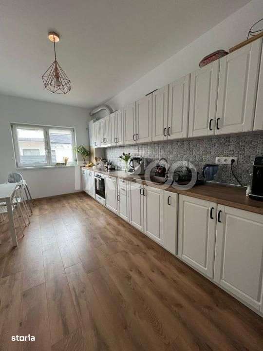 Casa moderna de inchiriat cu 4 camere si curte in Selimbar - Imagine principală: 4/11