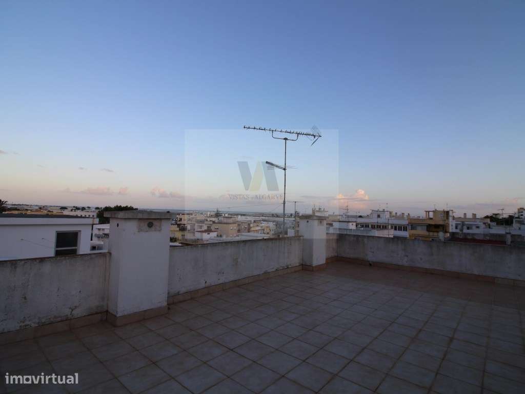 Apartamento T3 transformado em T2 em zona nobre de Olhão-7
