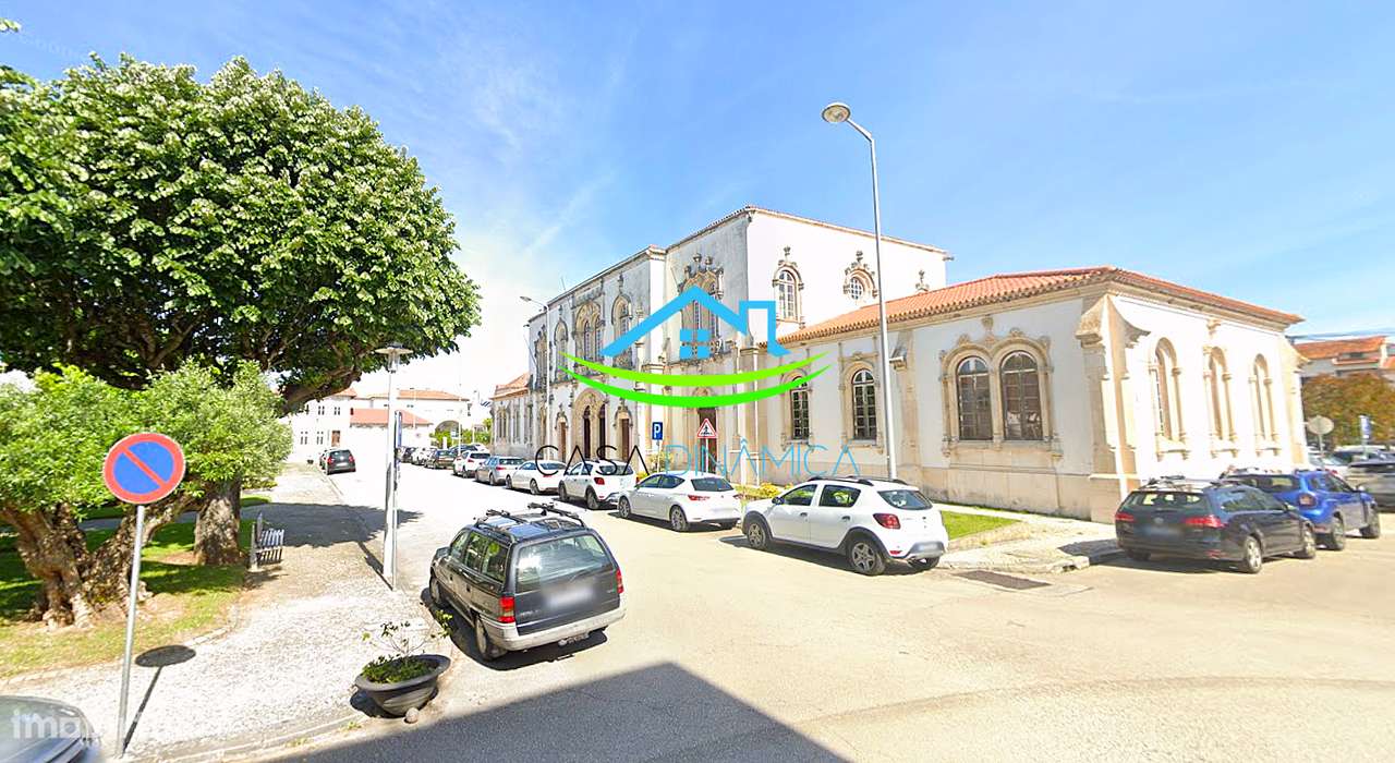 Apartamento T2 com garagem no centro de Soure-7