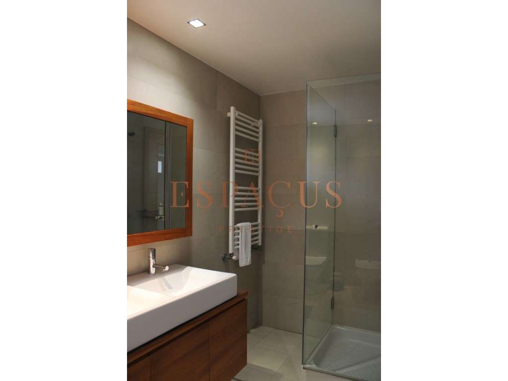 Moradia V4 com Vista Mar - Um Refúgio de Conforto e Elegância-25