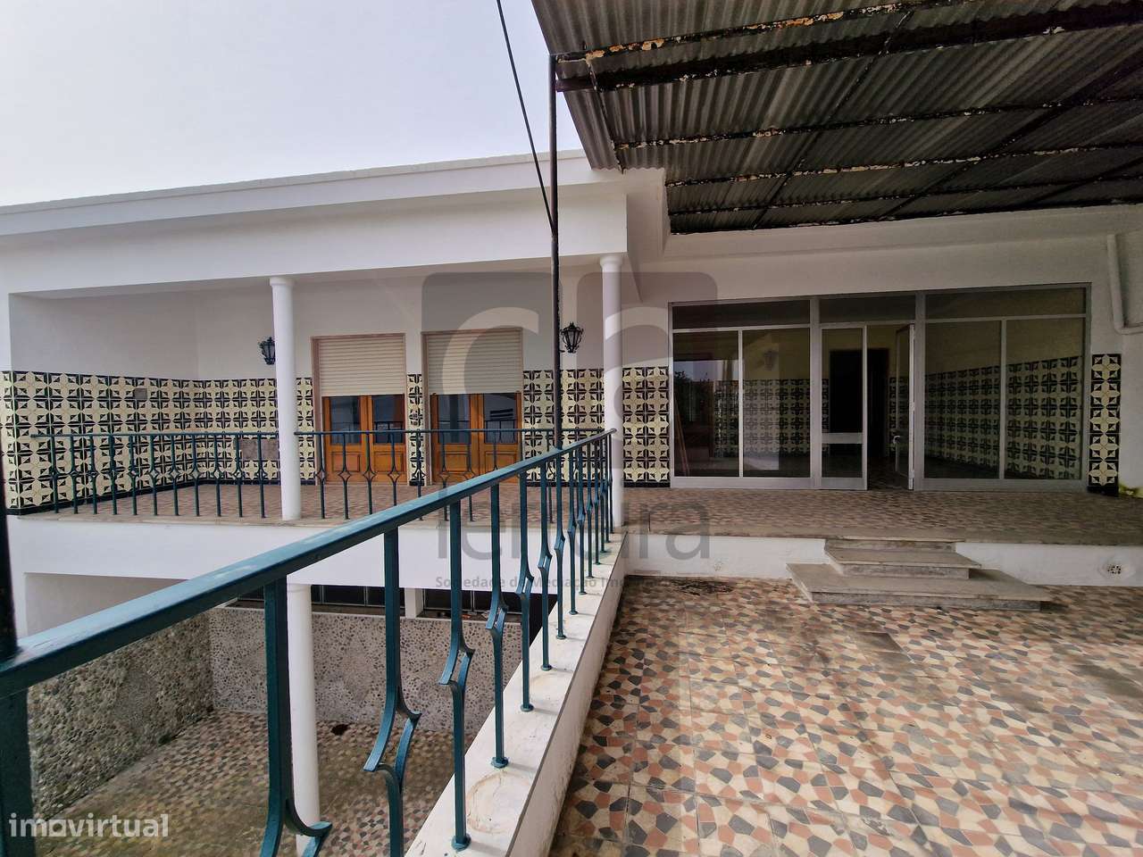 Moradia T4+2 em Almeirim com garagem e quintal-26