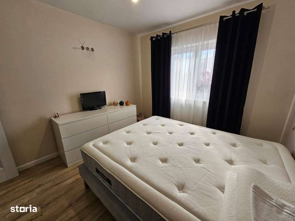 Proprietate 5 camere cu teren de 700mp spre vanzare in Cisnadie - Imagine principală: 4/16