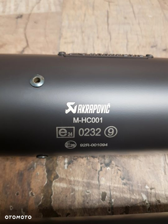 Fabrycznie nowe tłumiki Akrapovic Harley Davidson Fat Boy S-HDSTSO3-HB - 9