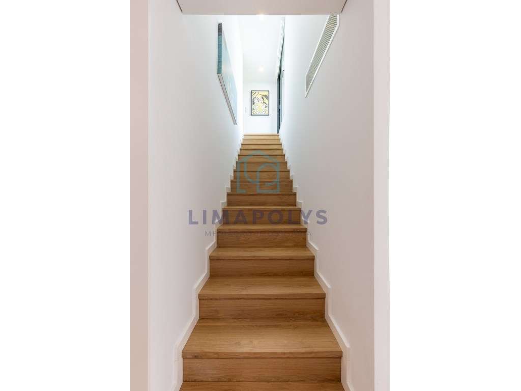 Moradia de Luxo a 400m da Praia-23
