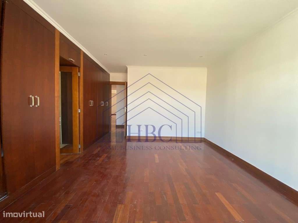 Moradia T4 com Amplo Jardim e Potencial de Remodelação em Alcabidec...-30