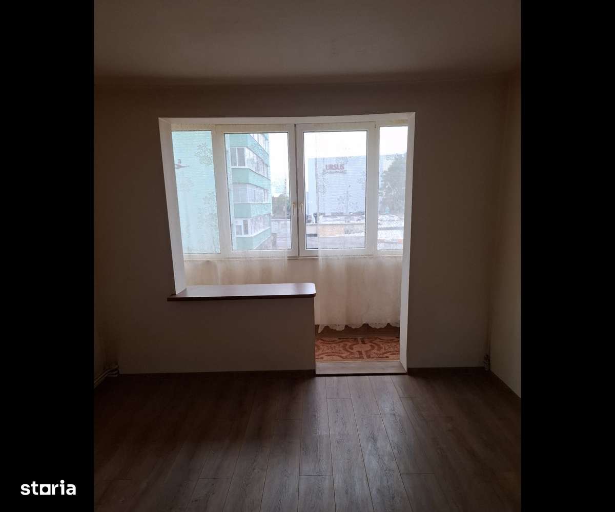 Apartament 4 camere, cartier Noua, 77,30 mp, 2 bai, balcon, etaj 2/4. - Imagine principală: 2/7