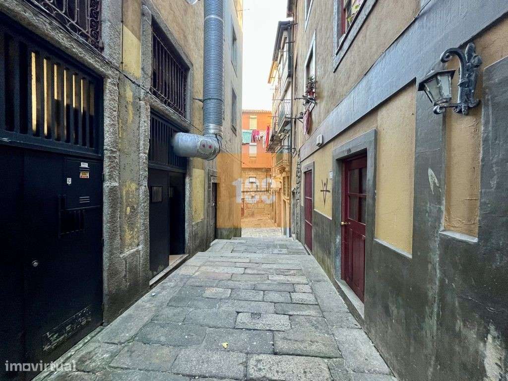 Prédio na Ribeira do Porto - Grande imagem: 3/20