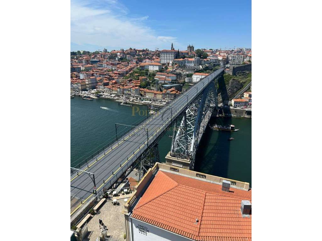 Excelente morada triplex a ser entregue totalmente renovada, no cor...-17
