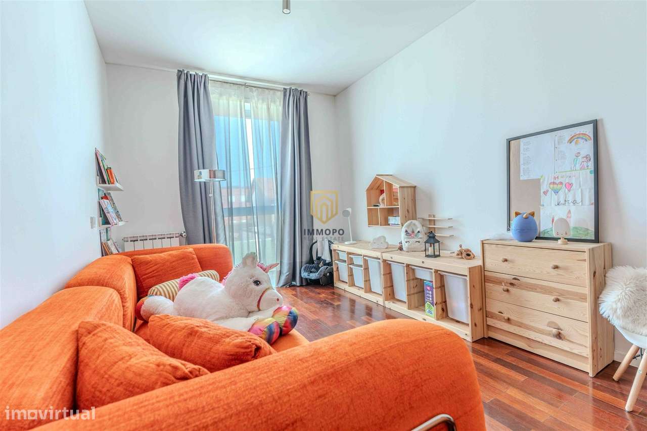 Apartamento T2 na Senhora da Hora, com duas garagens-9