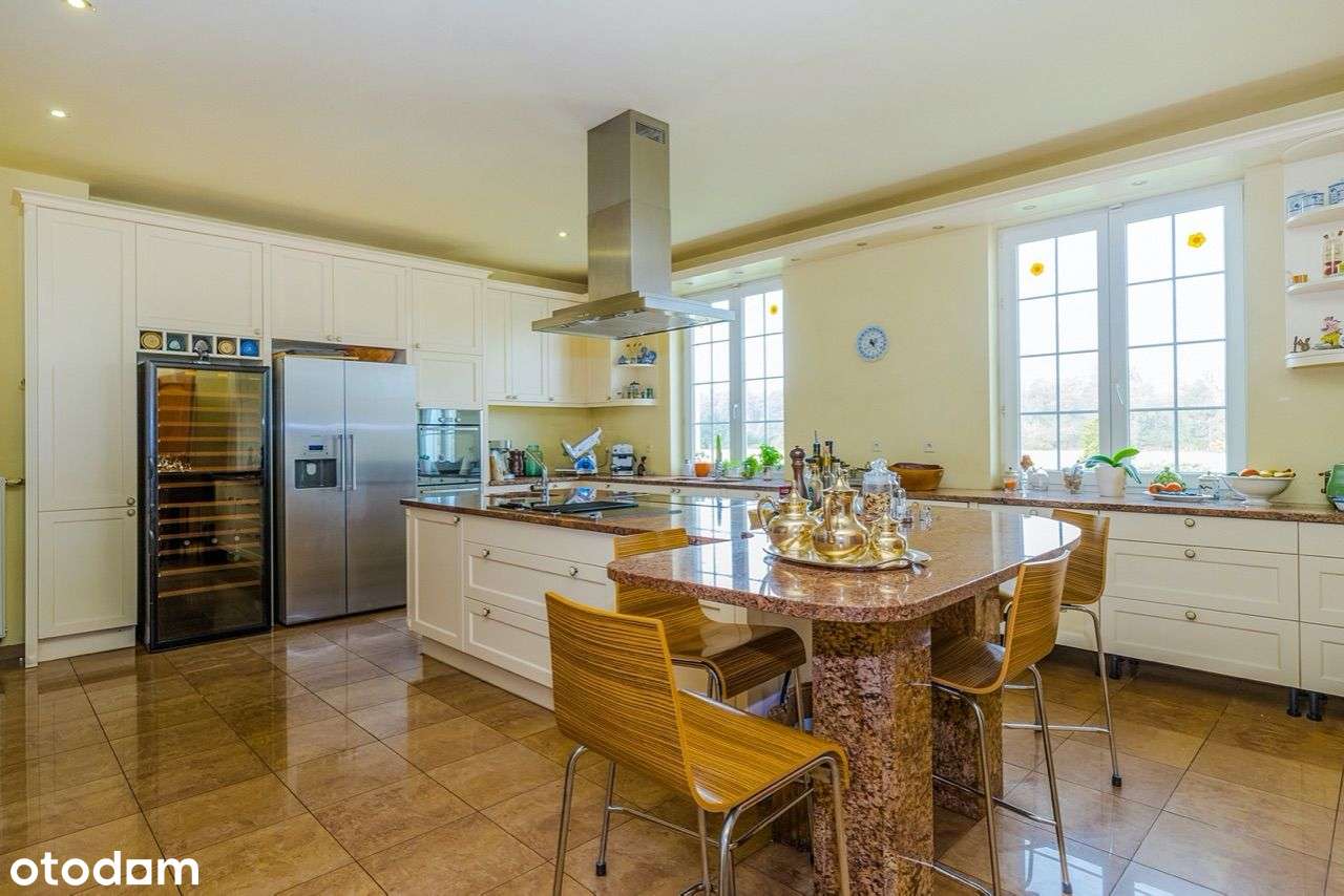 Posiadłość z hotelem i stadniną koni-7