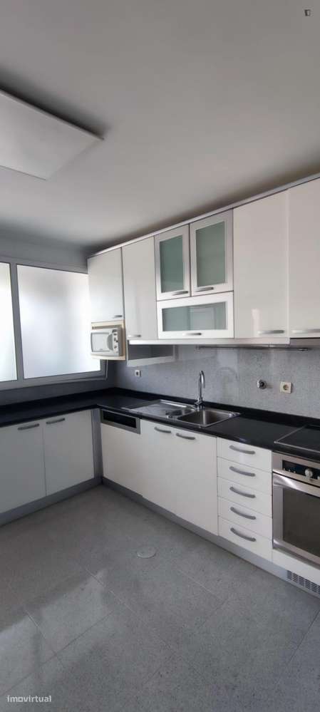 Quarto - localizado em Custóias Porto - Grande imagem: 4/9