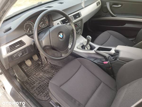 BMW Seria 3 320i - 12