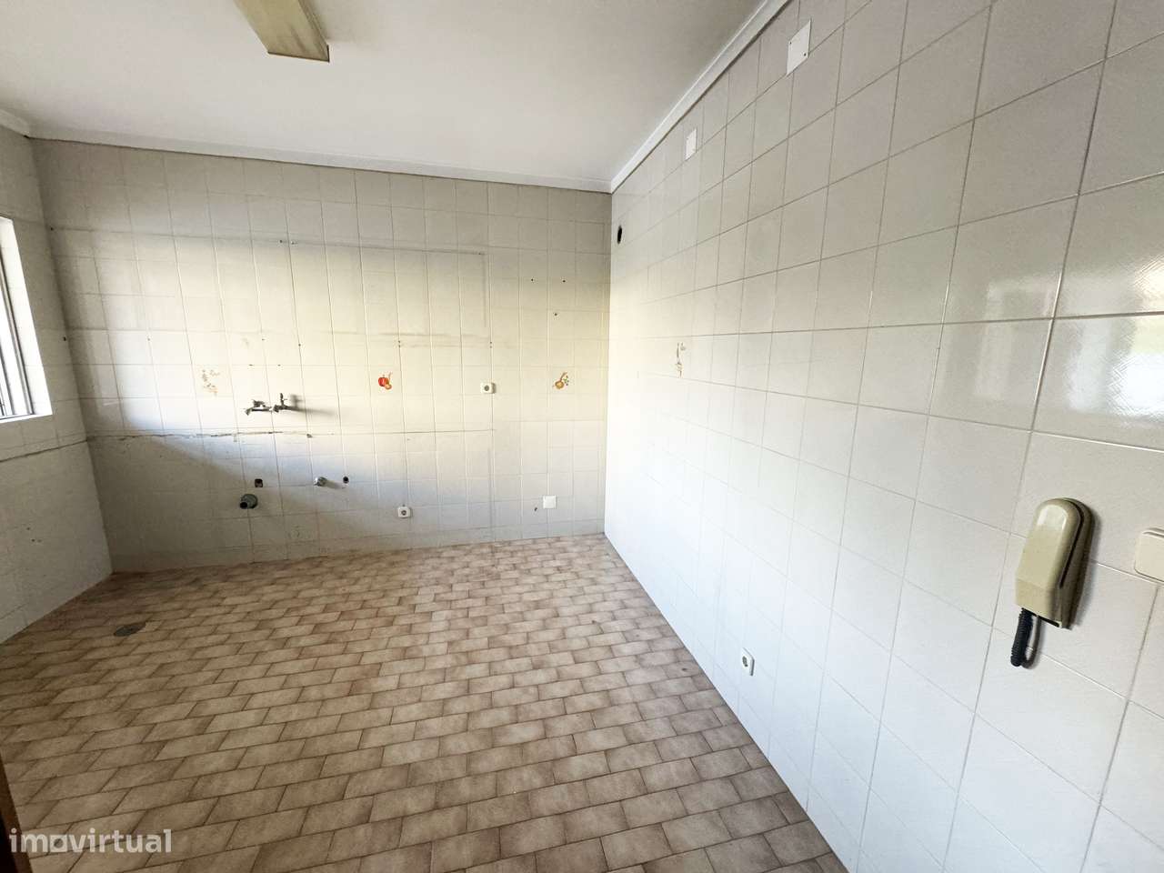 Apartamento T2 na Avenida Doutor Renato Araújo-9