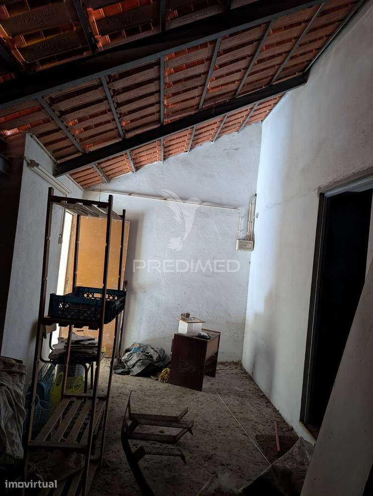 Moradia Bi-familiar para reconstrução - Grande imagem: 4/22