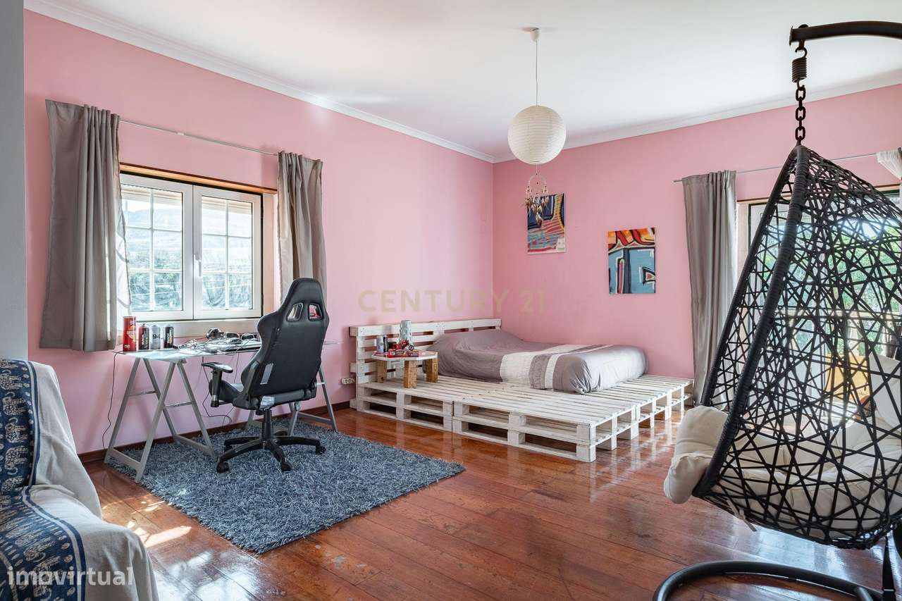 Moradia rodeada pelo campo-22