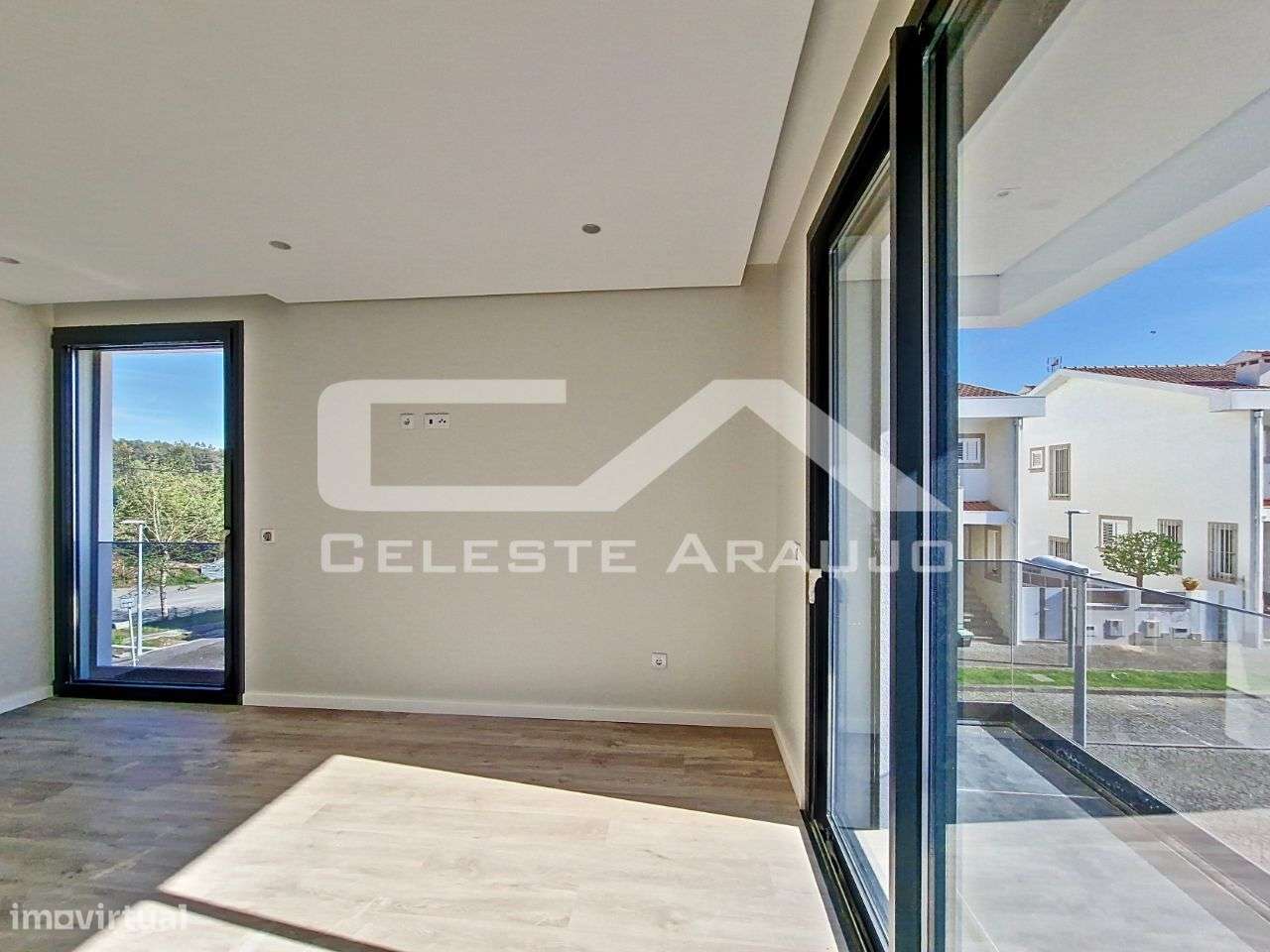 Moradia T3+1 Nova em Espinho-29