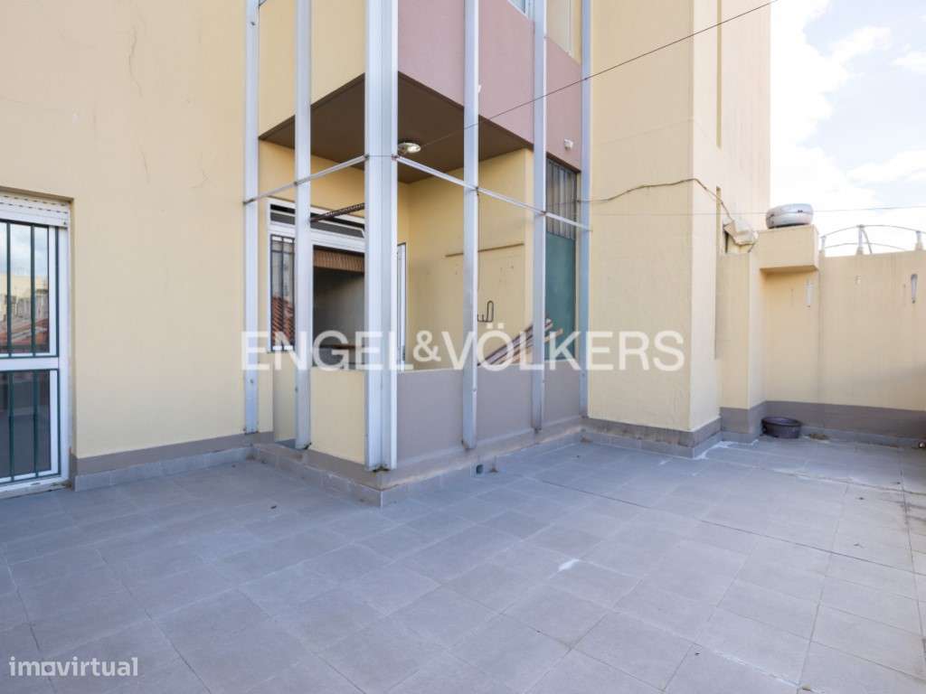 T3 com Terraço Privativo nas Avenidas Novas Oportunidade de Remodel...-25