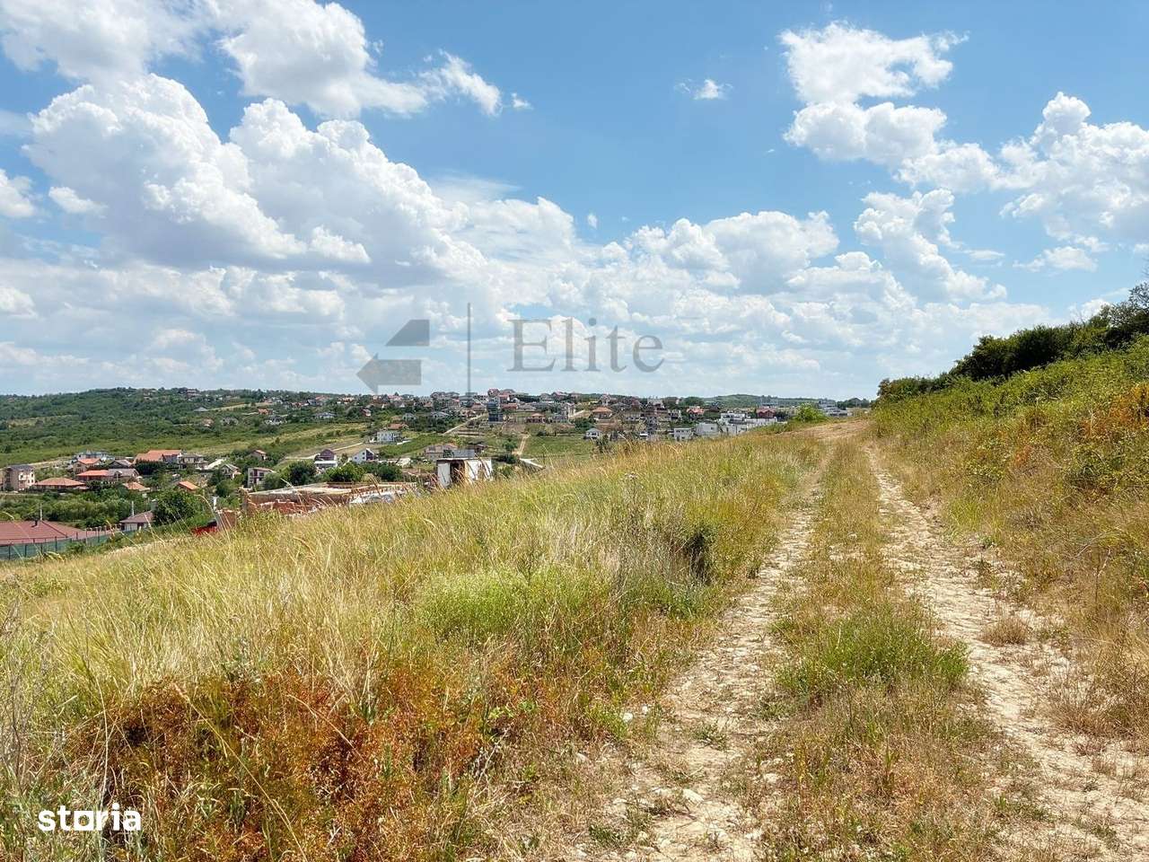 Teren intravilan cu o suprafață de 1.050 mp | Ideal ptr investitii - Imagine principală: 2/3