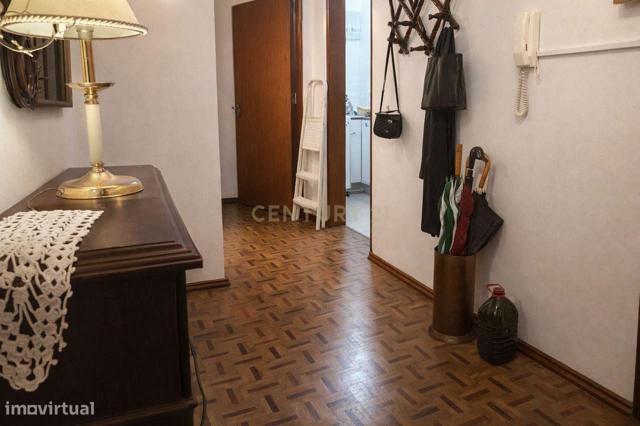 Apartamento T3 na Estrada dos Ciprestes – Excelente Oportunidade em Se-2