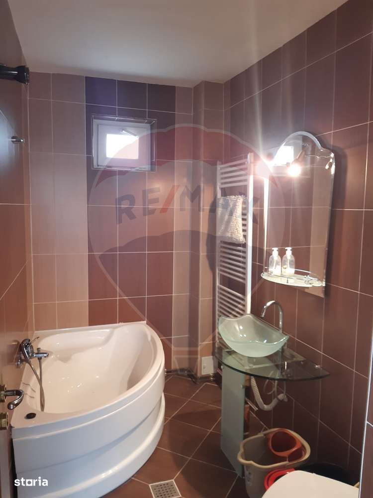 Casă / Vilă cu 7 camere de vânzare în zona Bran-Tohanita-15