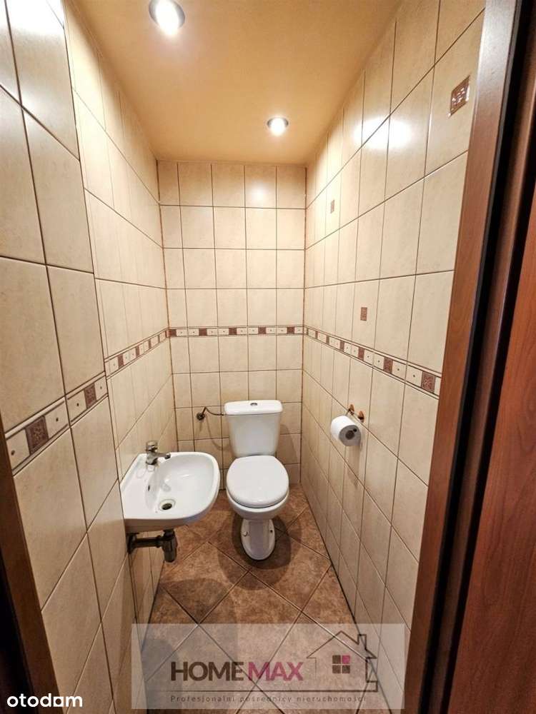 Budynek mieszkalny z zabudowaniami gospodarczymi-7