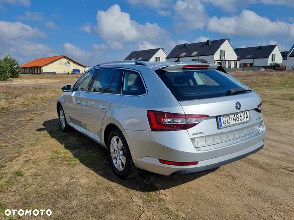 Skoda Superb 2.0 TDI 4x4 Ambition DSG - 9