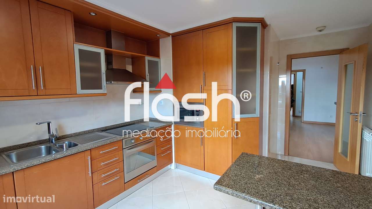 Apartamento T3 com 4 parqueamentos em Odivelas-10