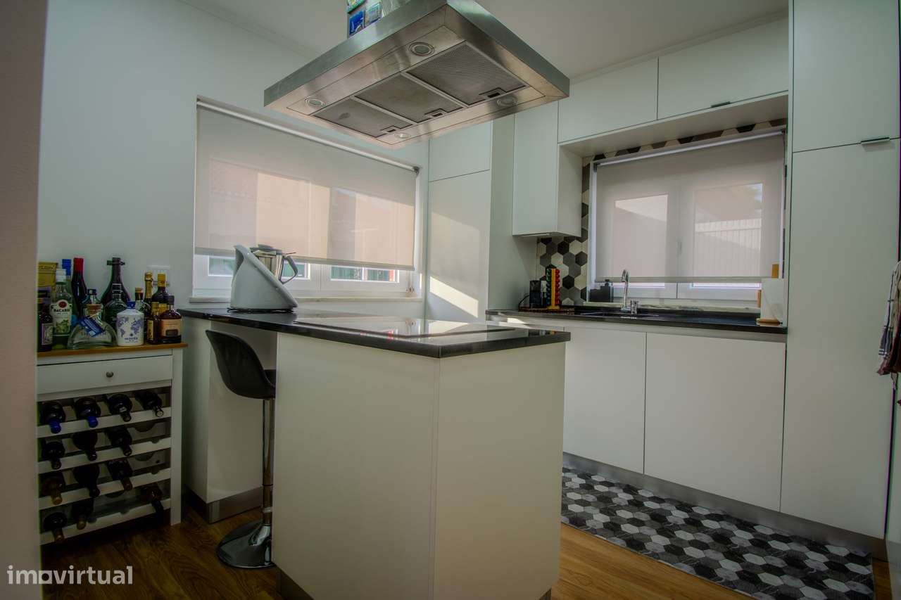 APARTAMENTO T2 remodelado impecável com terraço!-10