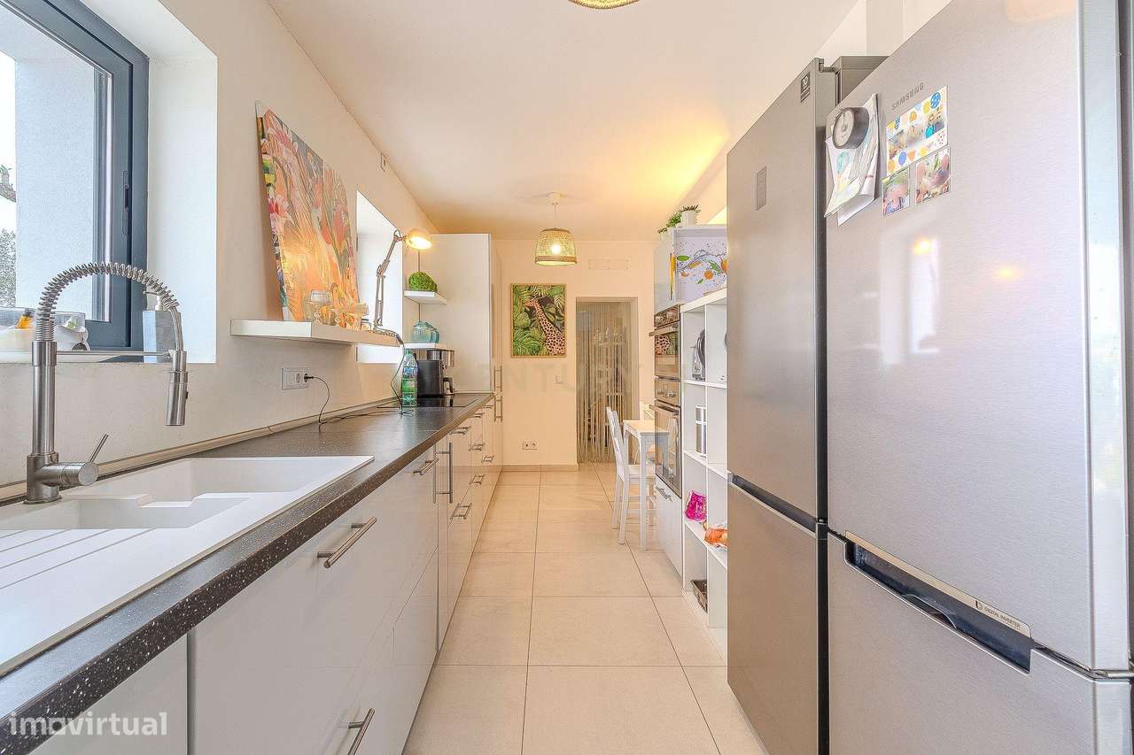 Moradia Renovada com Piscina em Quelfes, Olhão-9