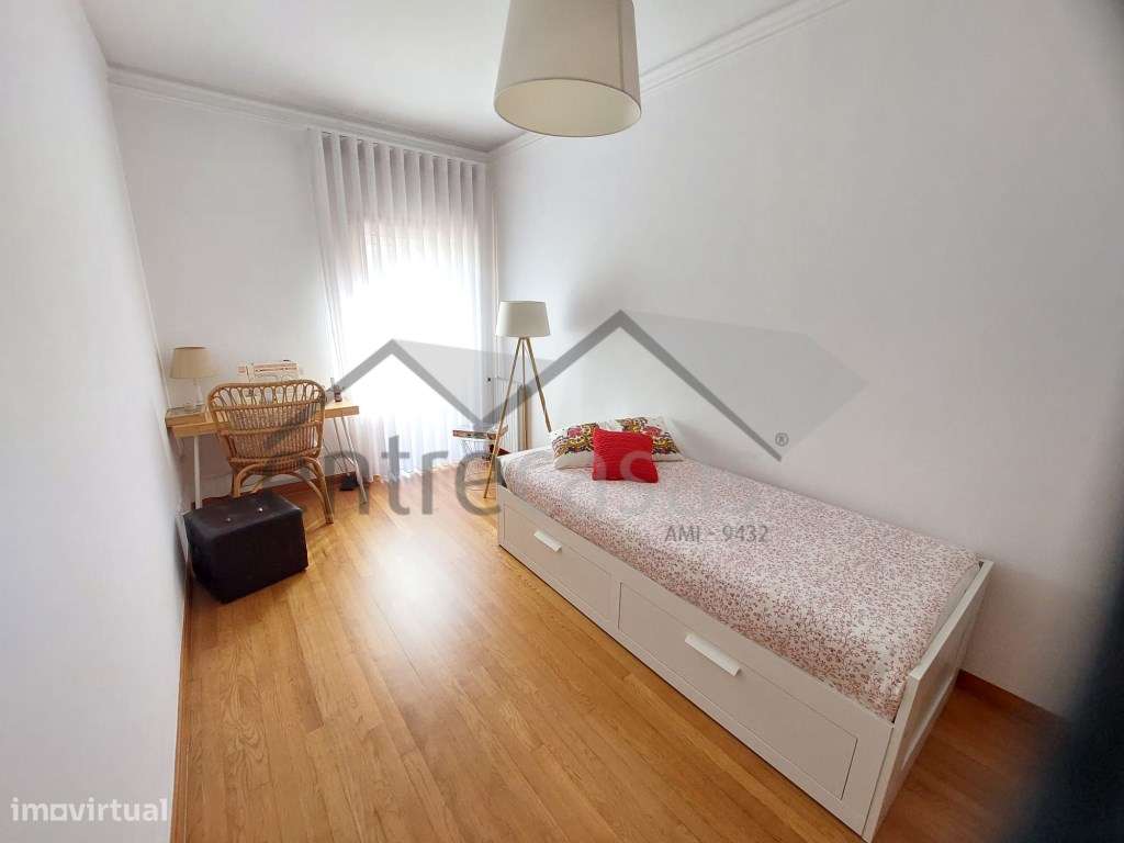 Moradia T2 em Condomínio Fechado com Piscina para arrendamento com ... - Grande imagem: 5/13