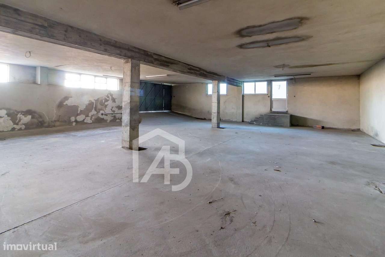 Prédio com potencial de reabilitação – Pernelhas, Leiria-43