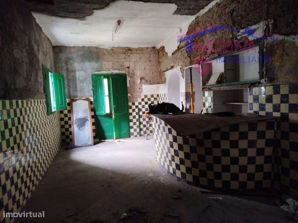 Moradia T2 com arrecadações, garagem e quintal em Constância-20