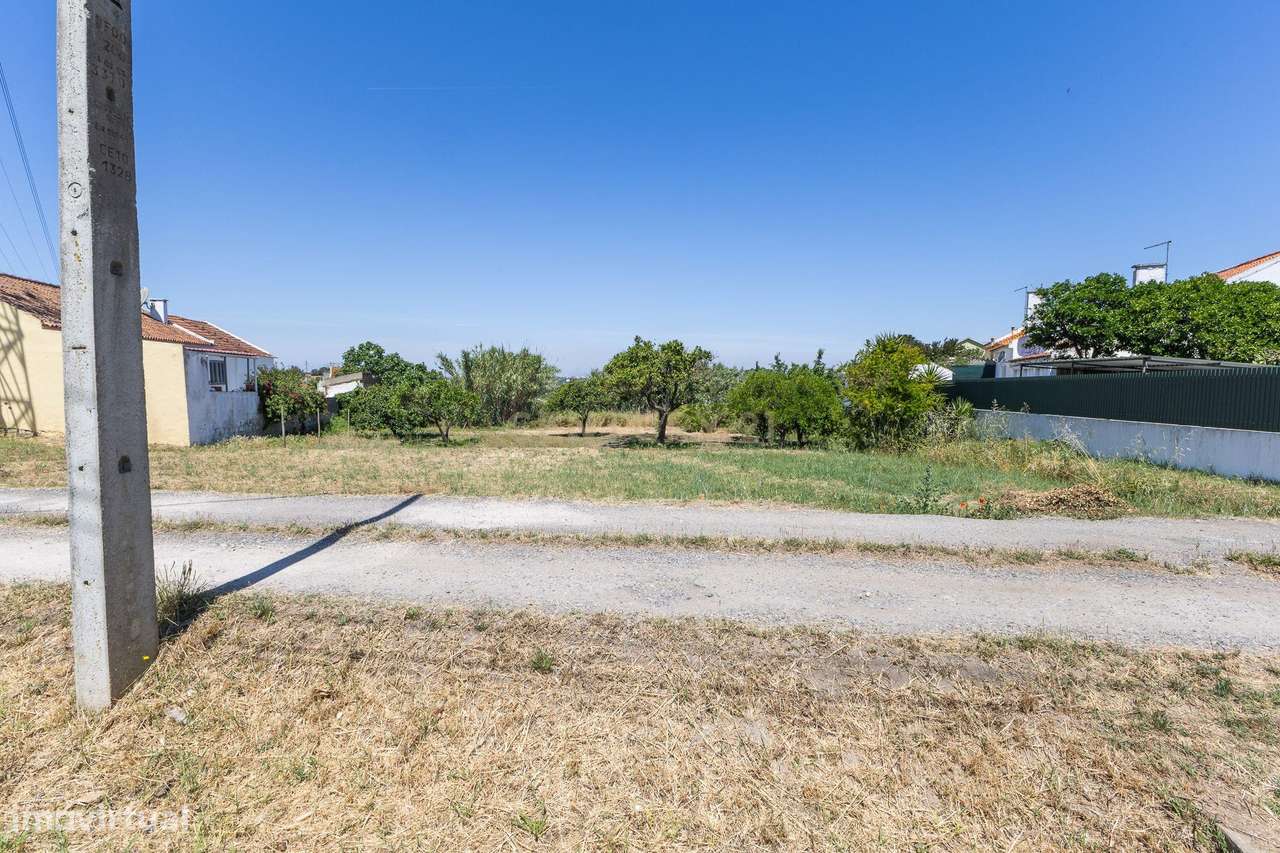 Terreno Urbano com 1.930m² em Coina-4