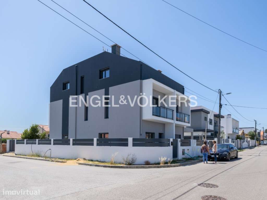 Moradia Geminada T4 Triplex em Fernão Ferro-38